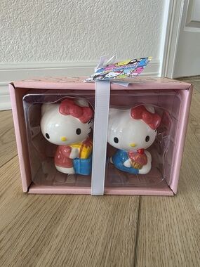NWT Hello Kitty Ceramic Birthday Candle Holder 2pc Set